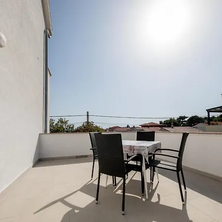 Guest house Mladenka In