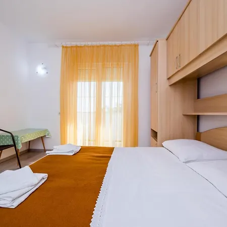 Mladenka 3*