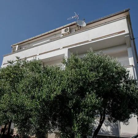 Guest house Mladenka