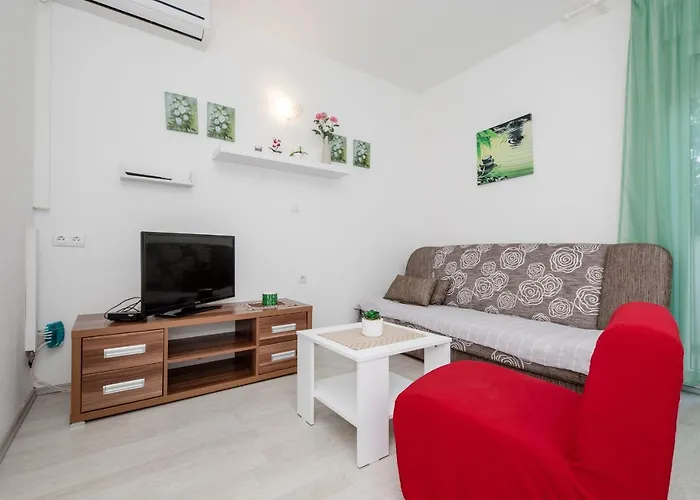 Guest house Mladenka 3*