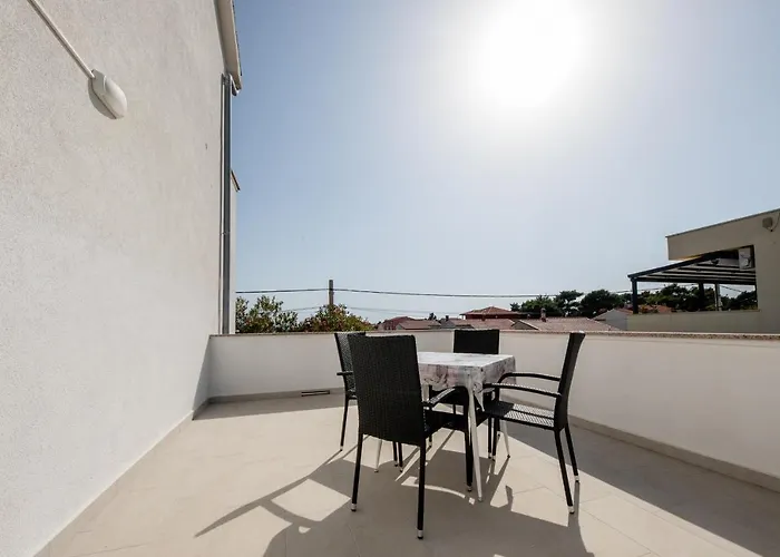 Guest house Mladenka